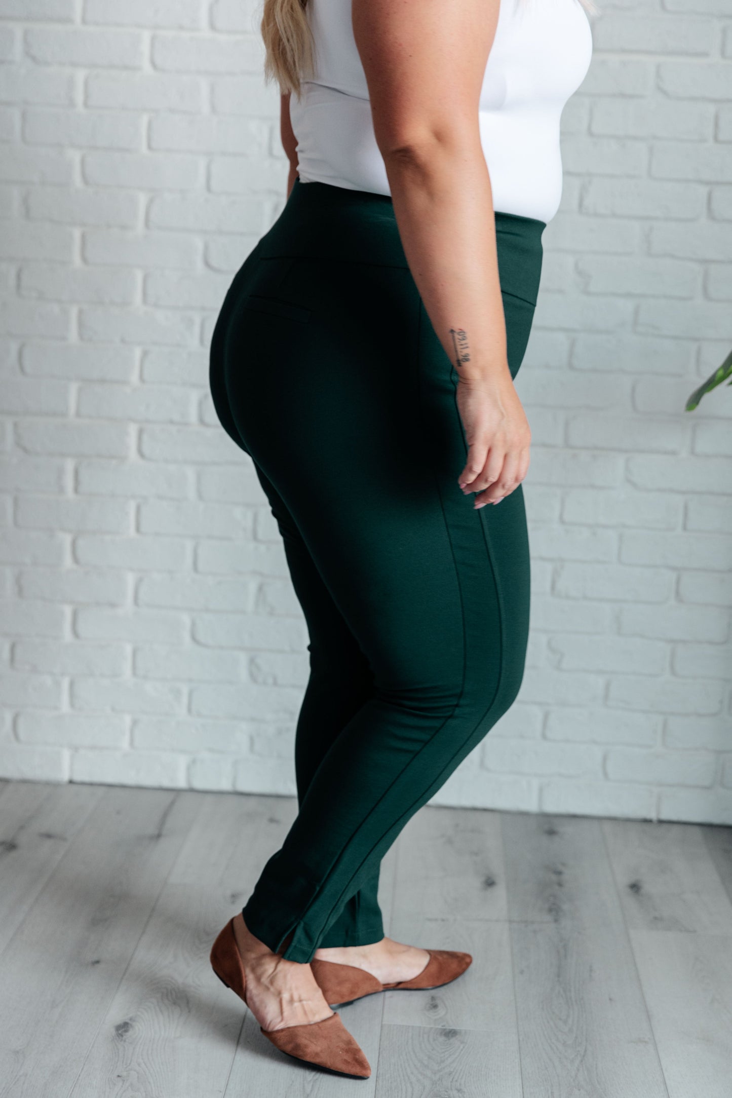 Magic Skinny 28" Pants in Hunter Green